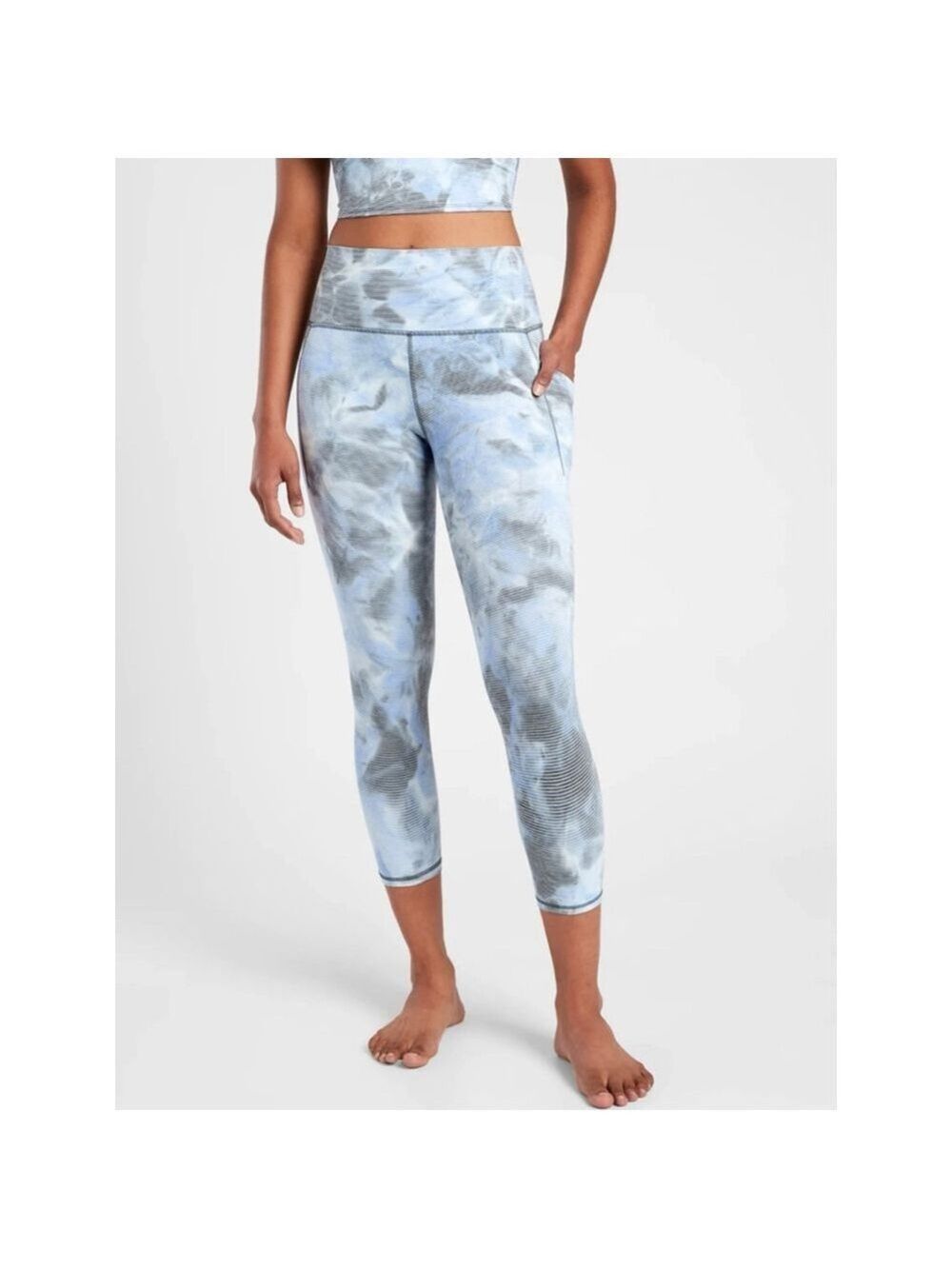 Women's Athleta Salutation Stash Pocket II Textured Capri M Blue Gray